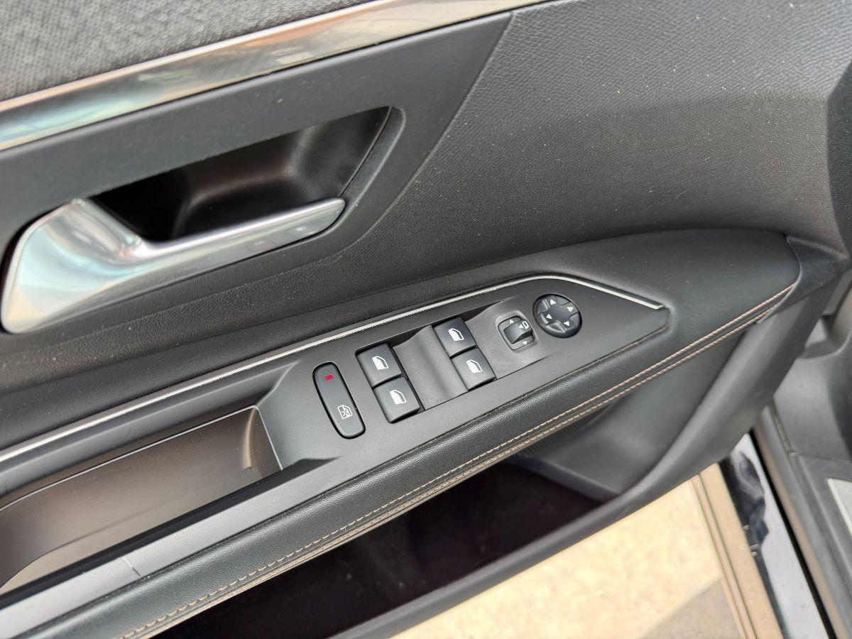 PEUGEOT - 3008 - PureTech Turbo 130 S&S EAT8 GT Line