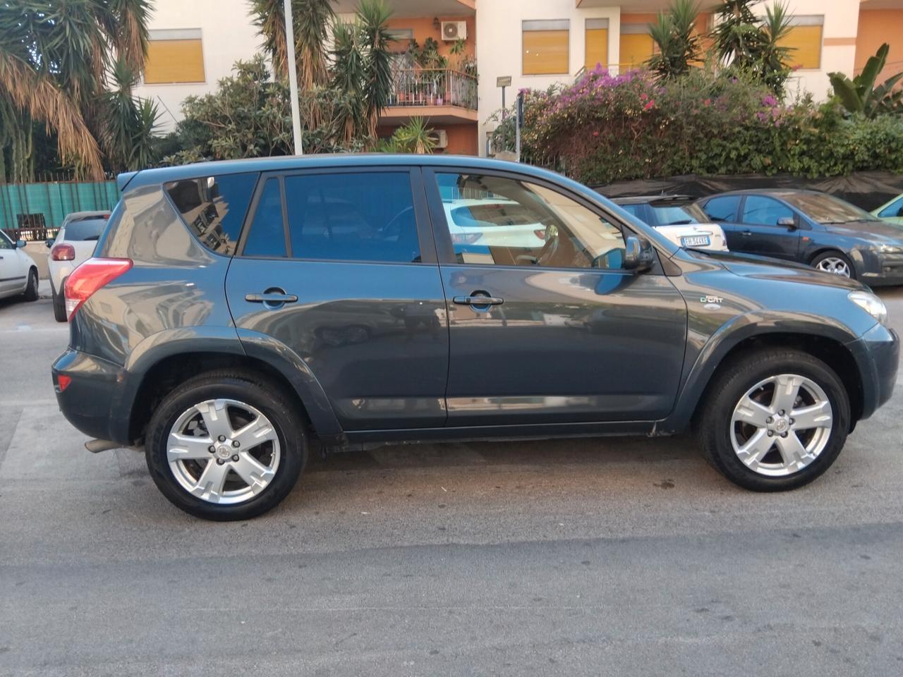 Toyota RAV 4 RAV4 2.2 D-4D 177 CV Luxury
