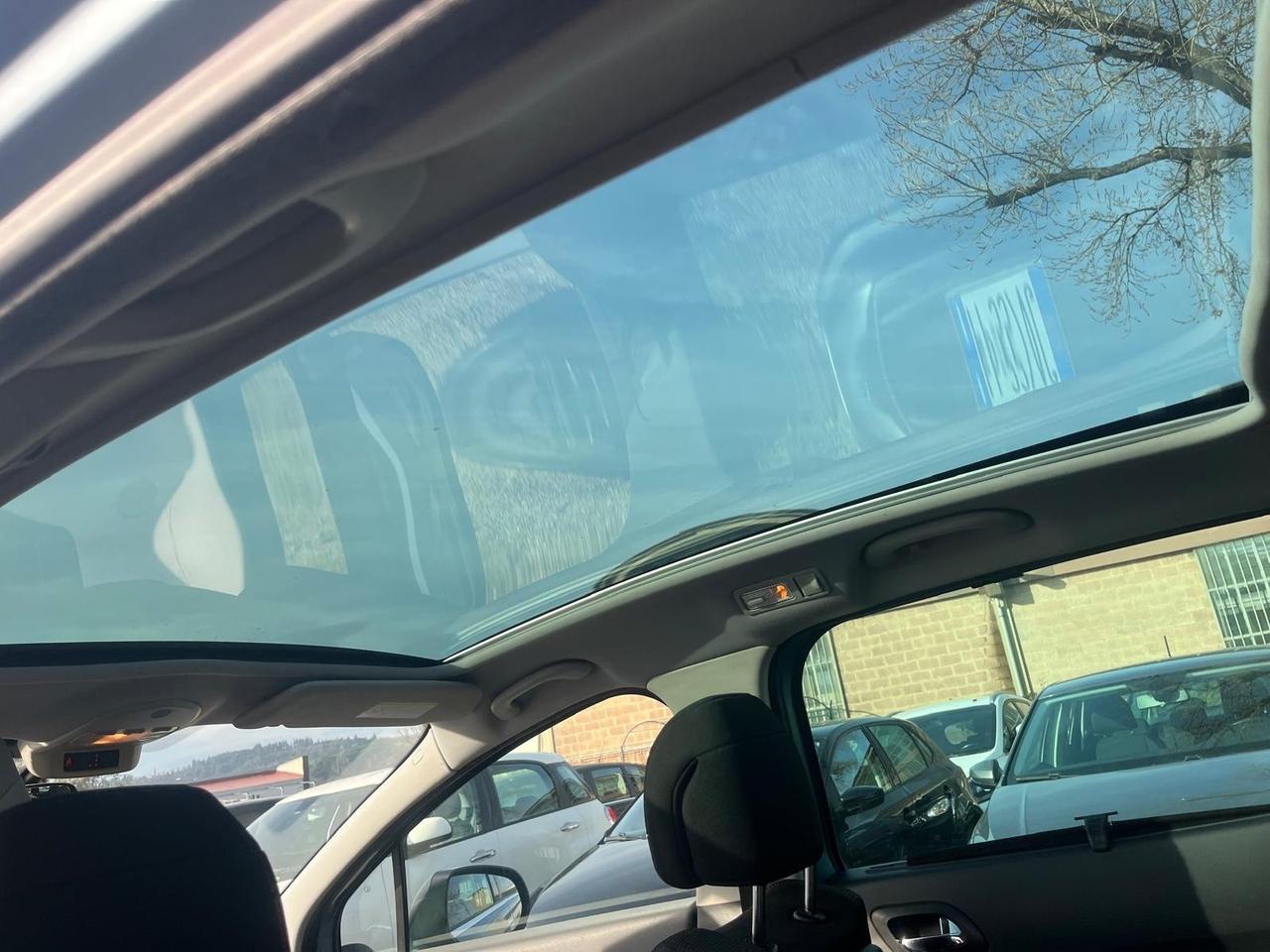 Peugeot 5008 1.6 HDi 110CV Féline