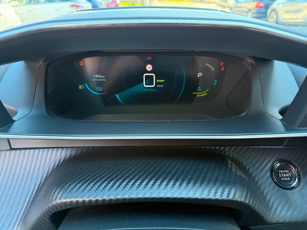 Peugeot 2008 motore elettrico 136 CV GT