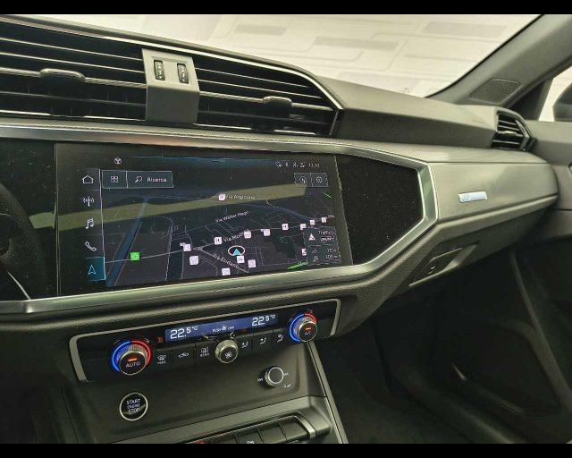 AUDI Q3 35 TDI S tronic Identity Black