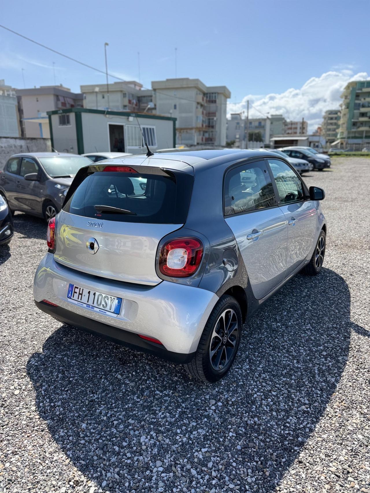 Smart ForFour 70 1.0 twinamic Safetown Silver