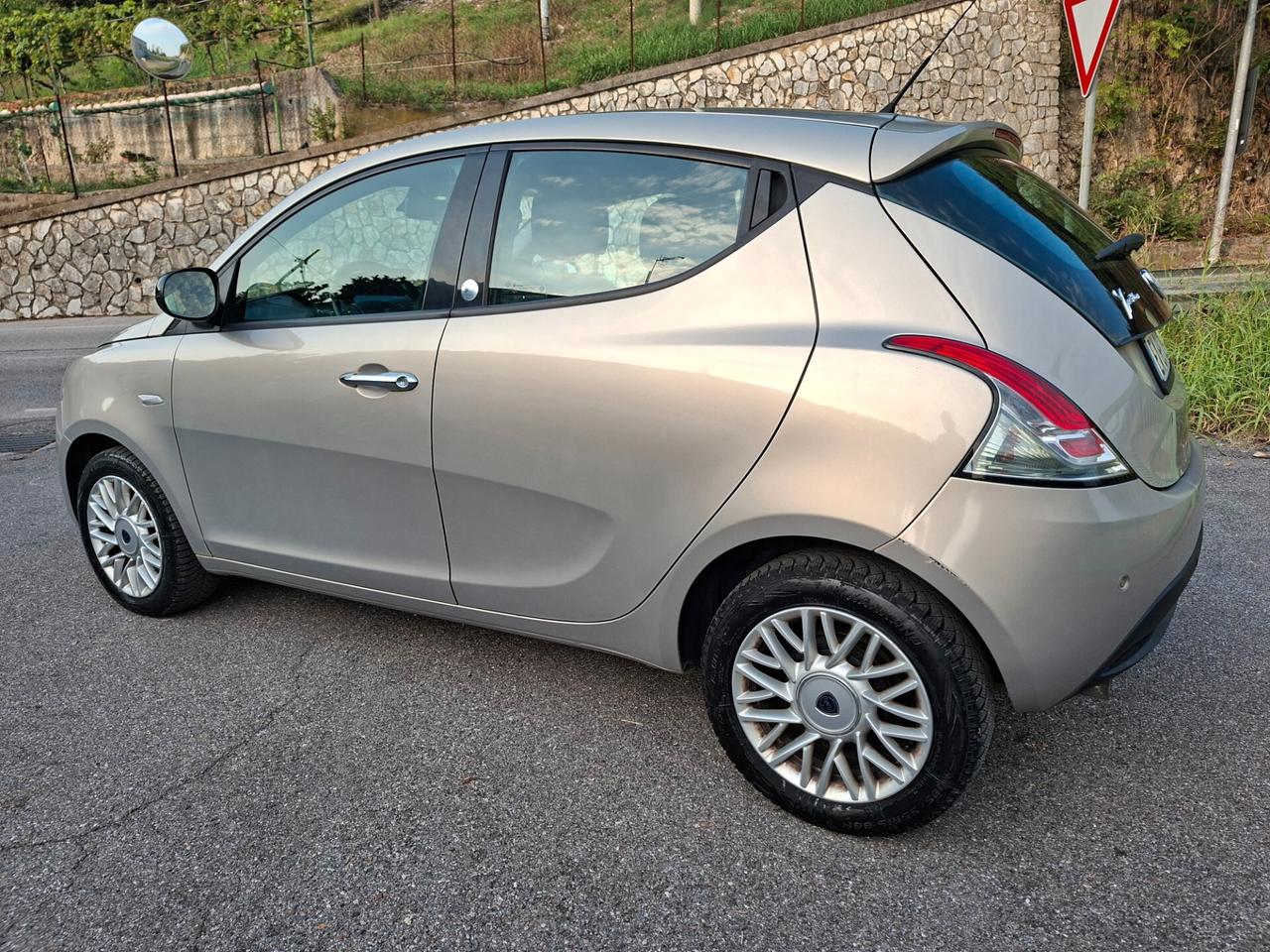 Lancia Ypsilon 1.2 GPL FINO AL 2034 / DA NEOPATENTATI / EURO 6