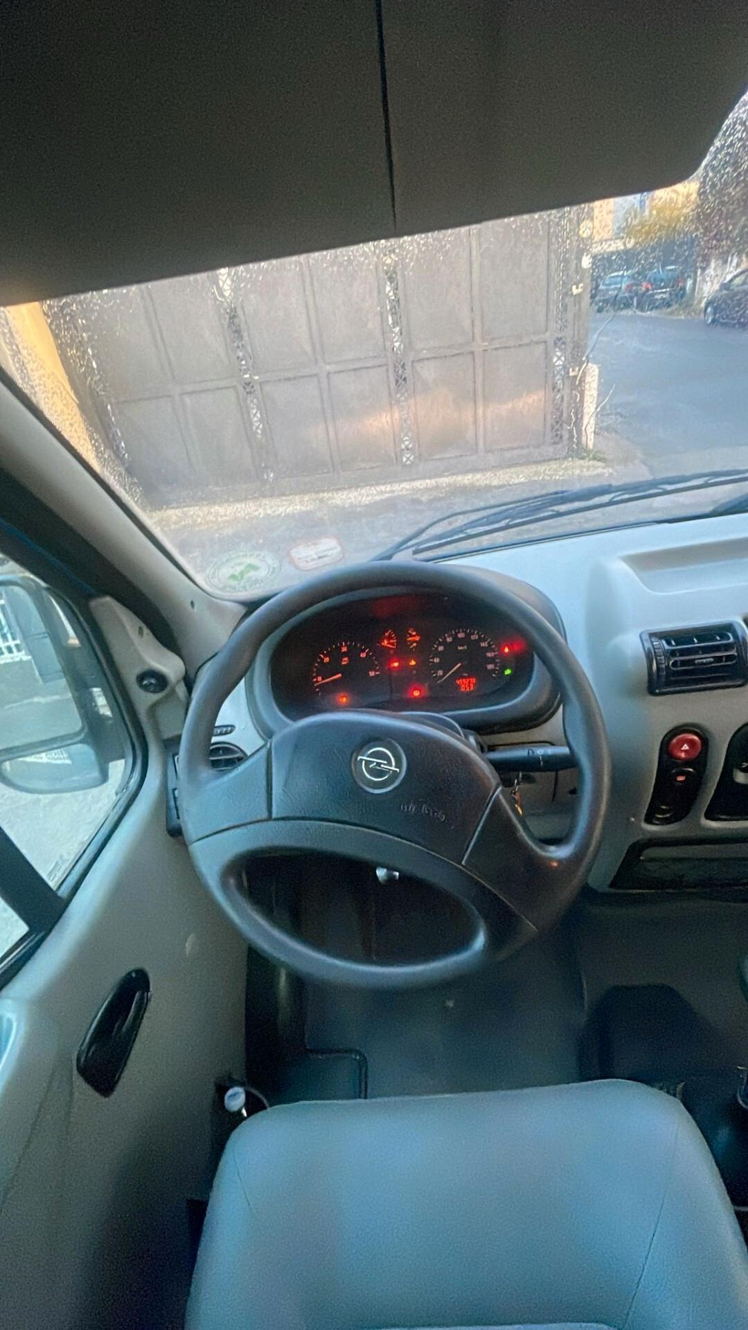 Opel 9 posti con pedana disabili