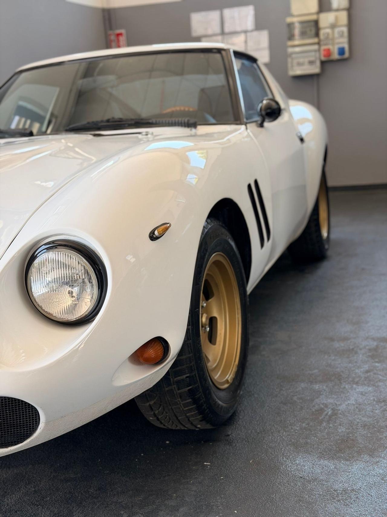 Nissan 280 ZX particolare restauro GTO 250
