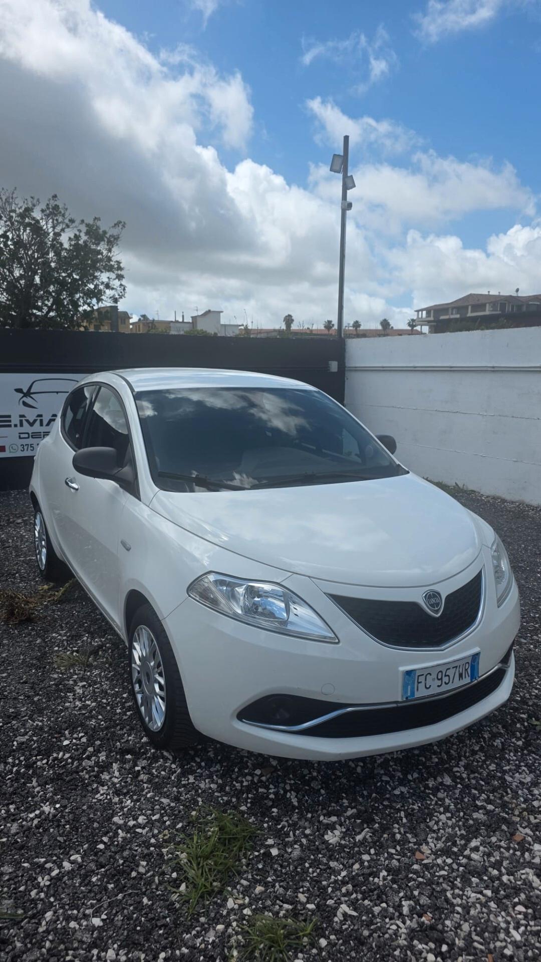 Lancia Ypsilon 1.2 69 CV 5 porte Platinum