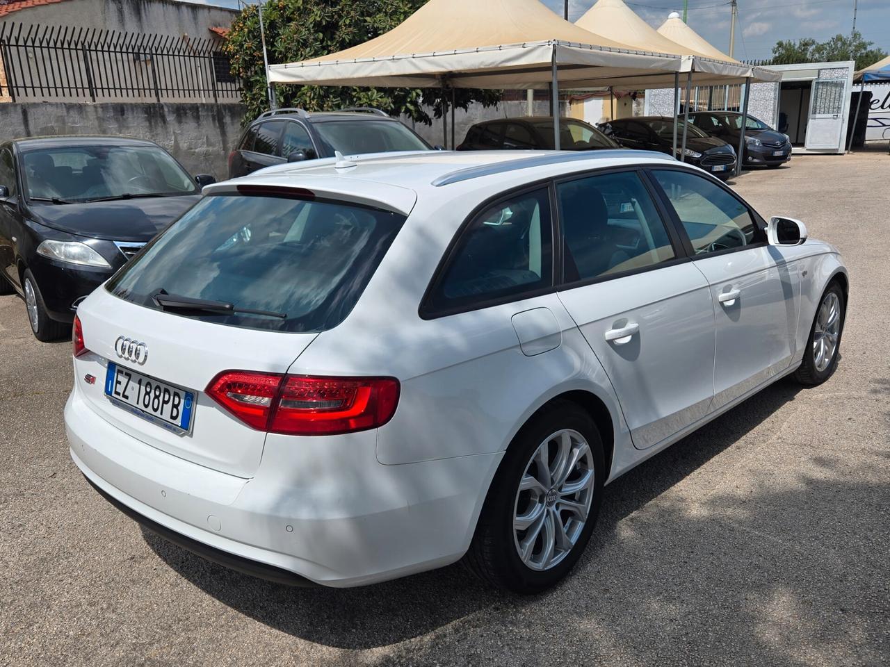 Audi A4 Avant 2.0 TDI 143CV del 2012 gancio traino omologato