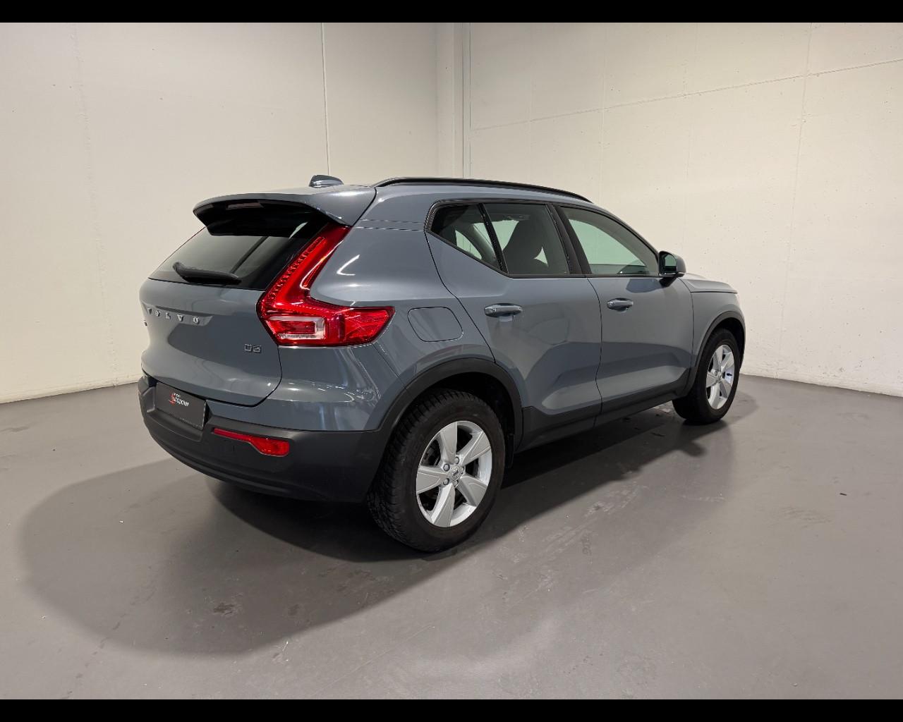 VOLVO XC40 D3 MOMENTUM