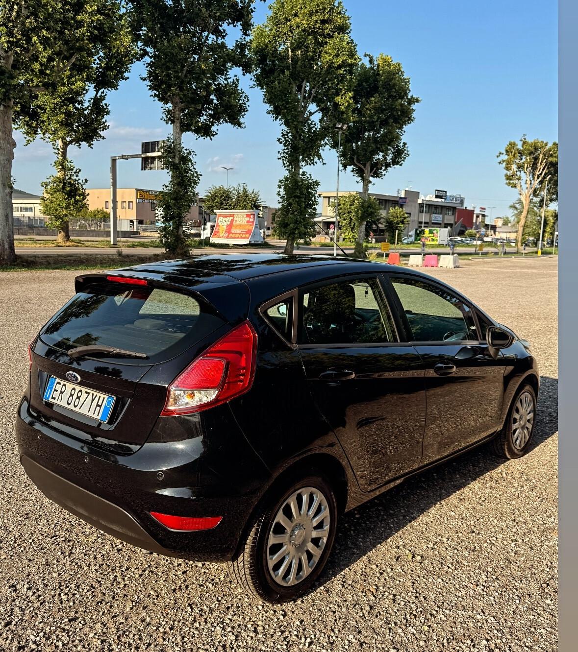Ford fiesta 1.4 benzina. Gpl