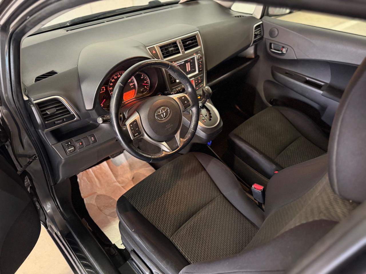 Toyota Verso-S 1.3 MT Active