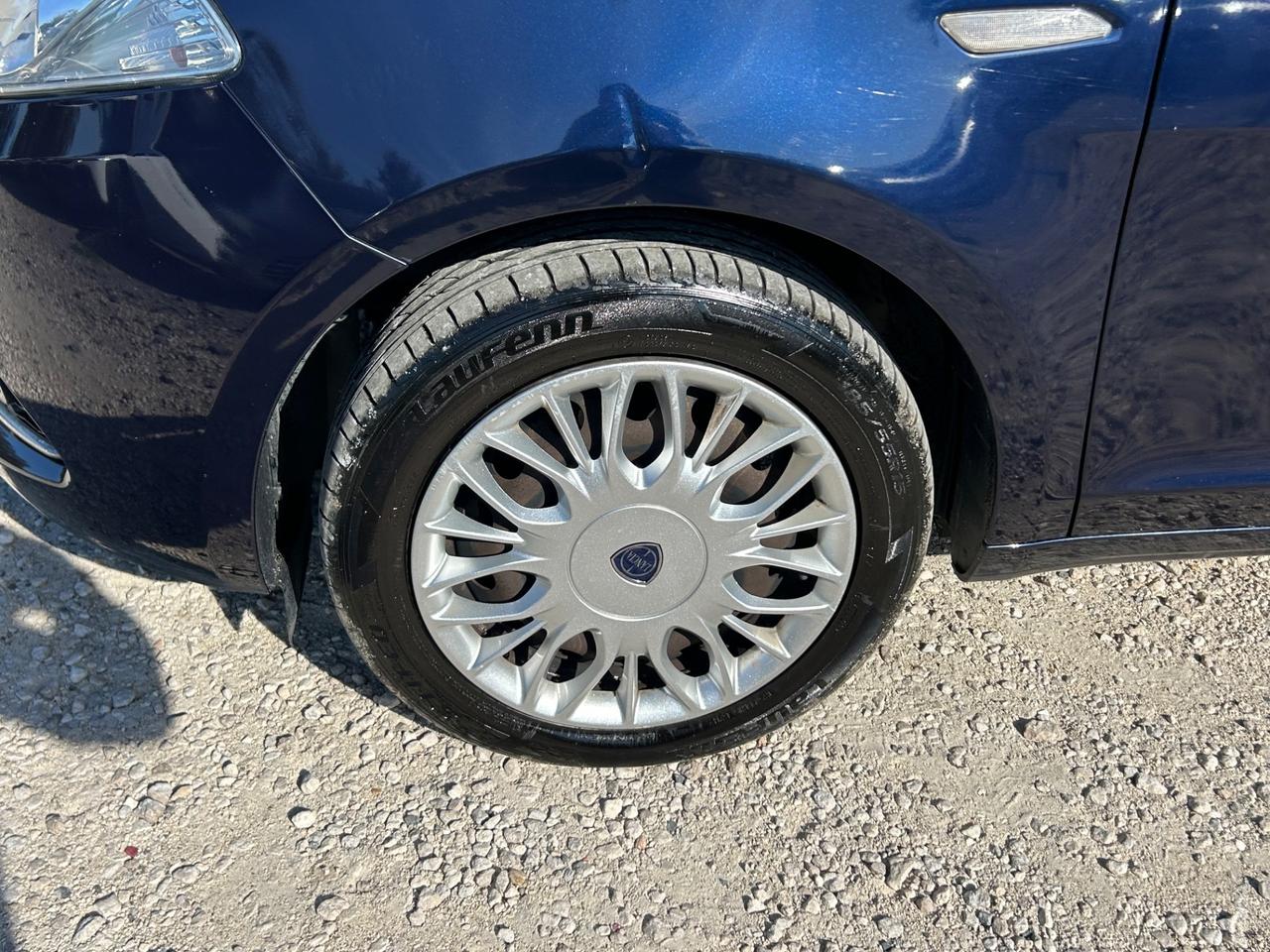 Lancia Ypsilon 1.2 69 CV 5 porte GPL Ecochic Silver neopatentati