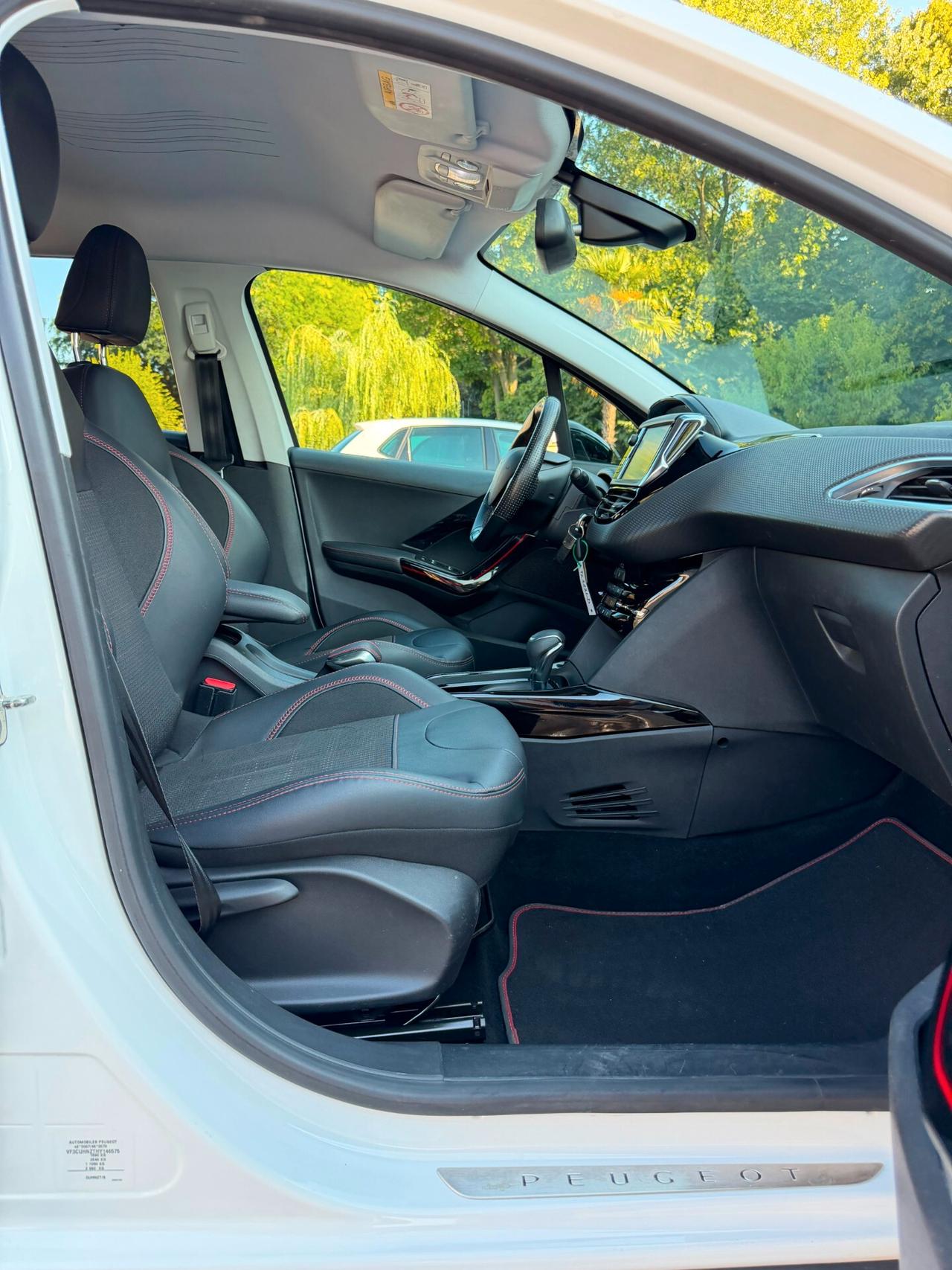 Peugeot 2008 PureTech Turbo 130 S&S Black Matt