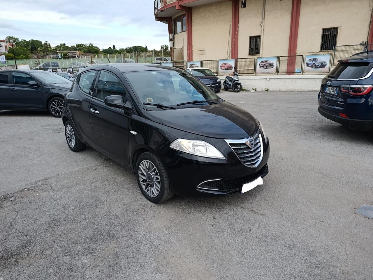 Lancia Ypsilon 1.2 69 CV 5 porte GPL Ecochic Silver