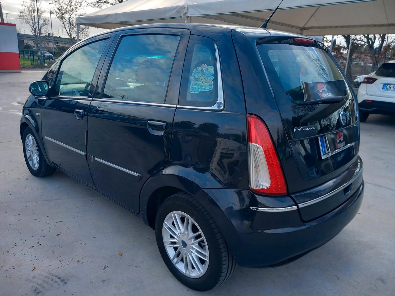 Lancia MUSA 1.6 Multijet Oro gomme nuove doppia chiava ottima utilitaria