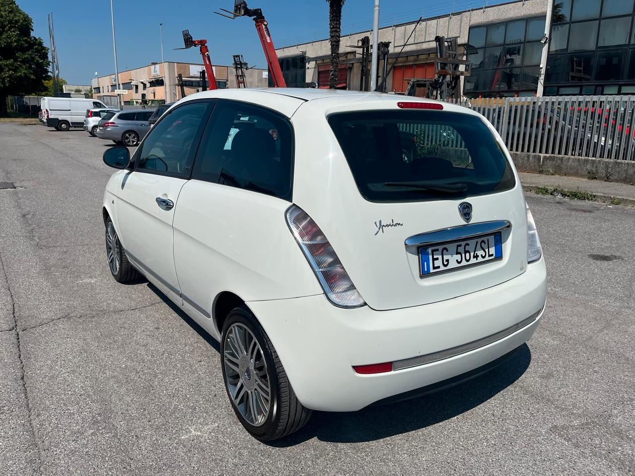 Lancia Ypsilon 1.3 MJT 75 CV Platinum