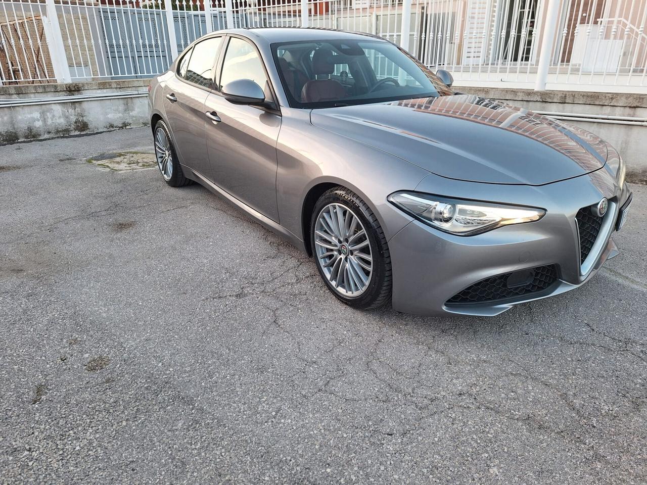 Alfa Romeo Giulia 2.2 Turbodiesel 180 CV AT8 Business Sport Launch Ed.