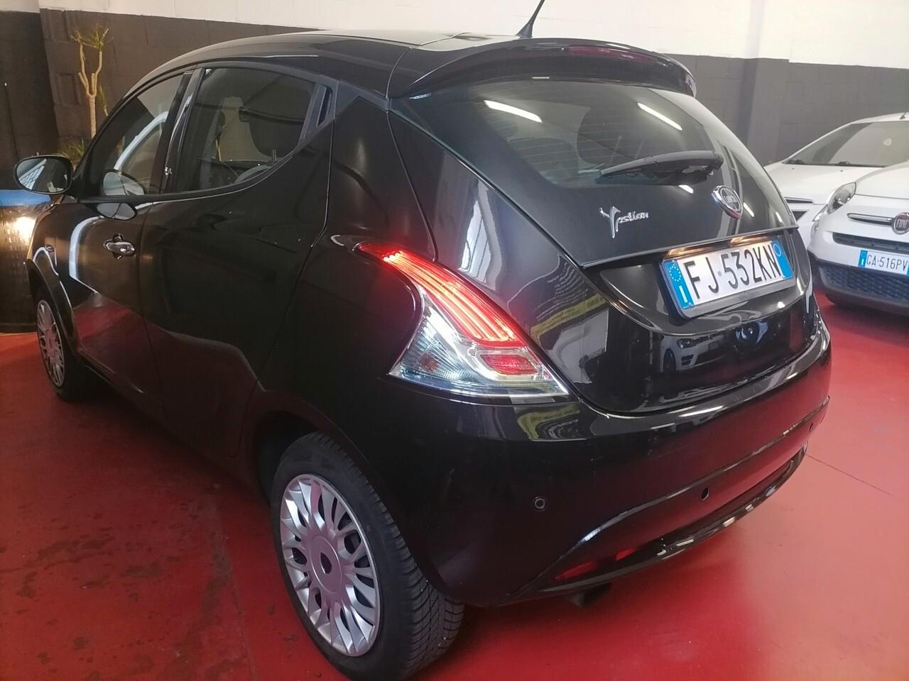 Lancia Ypsilon 1.2 69 CV 5 porte Unyca