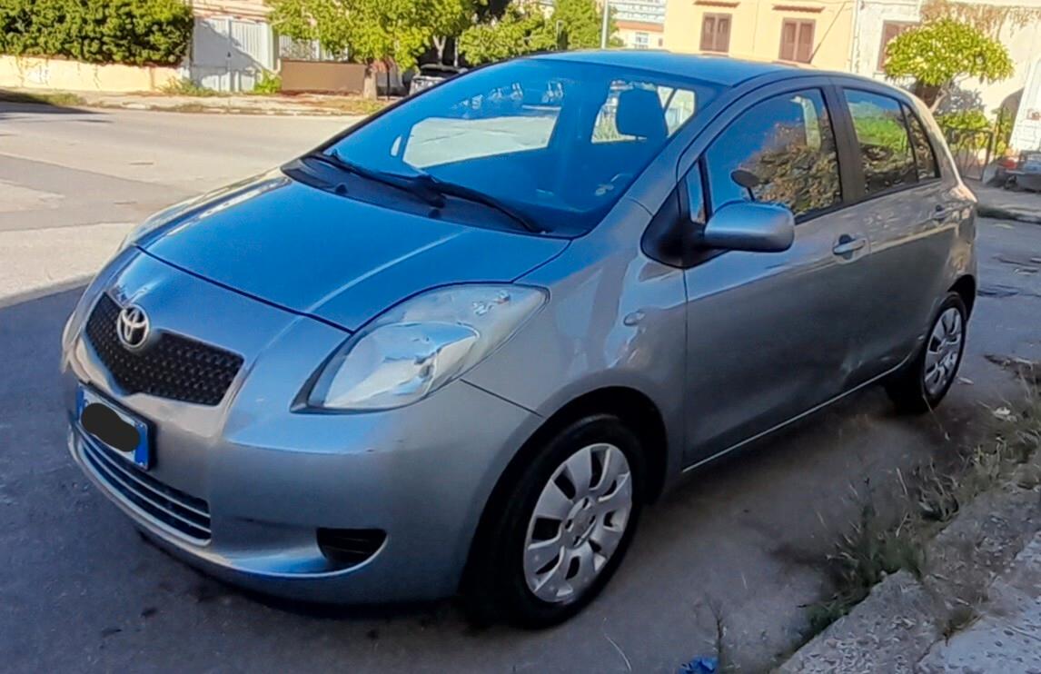 Toyota Yaris benzina x neo patentati