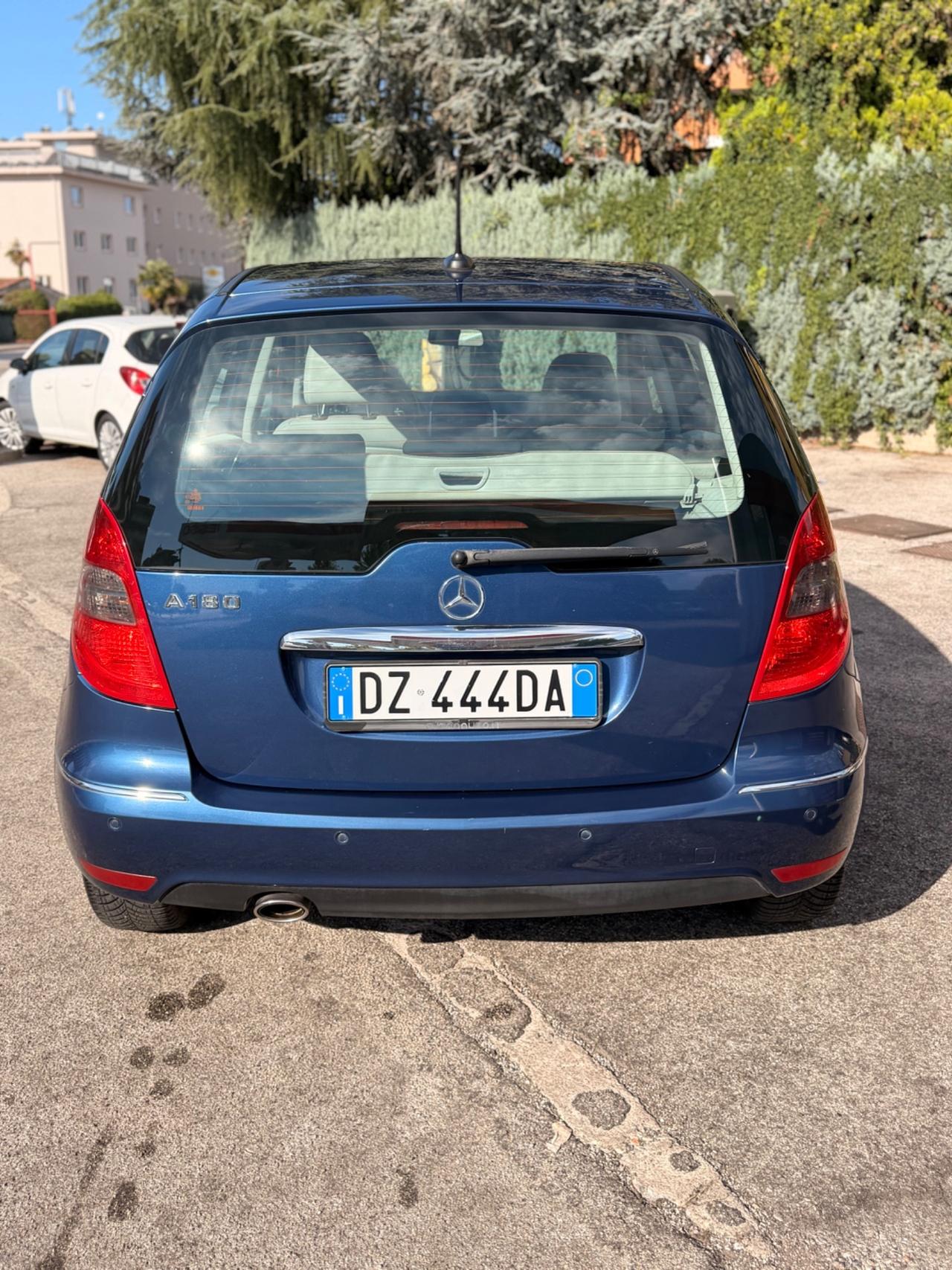 MERCEDES A180 automatico benzina neopatentati