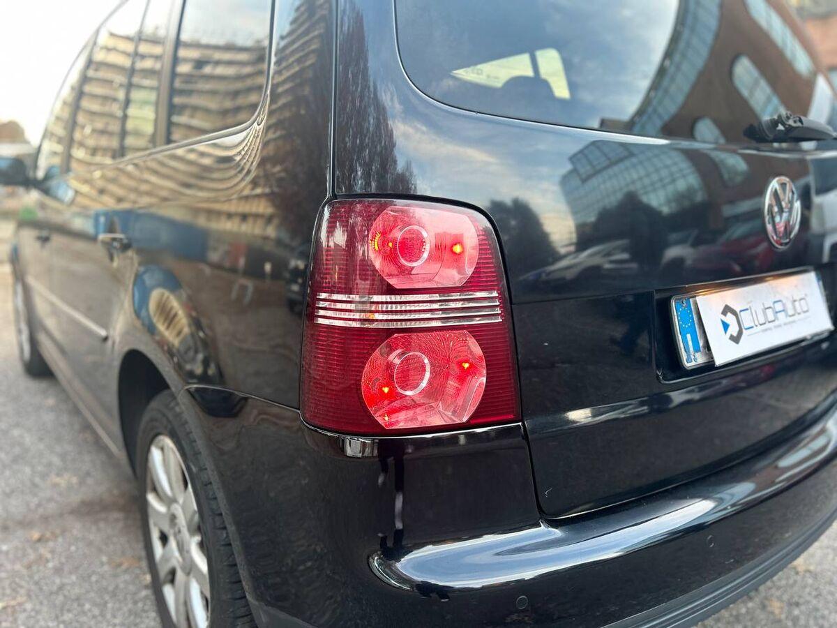 Volkswagen Touran 2.0 tdi Highline 170cv dsg dpf