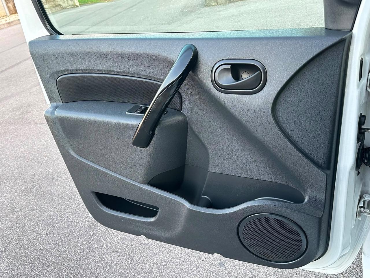 Renault kango tre posti euro 6