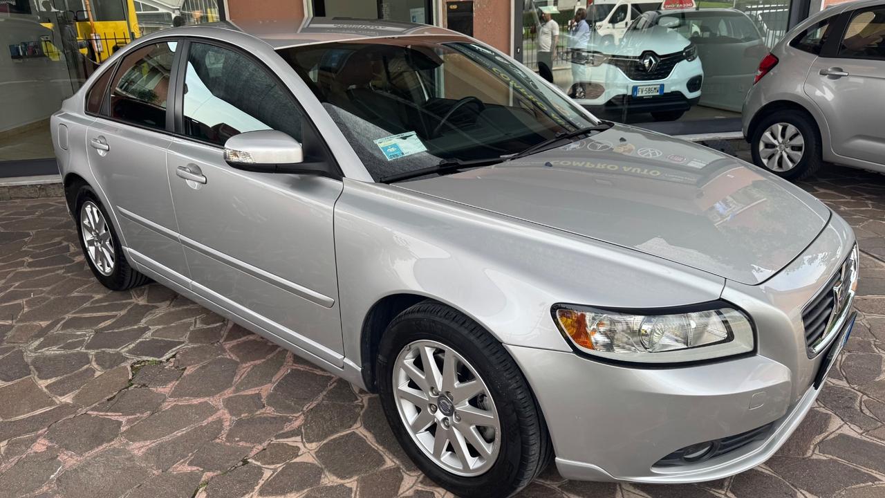 Volvo S40 2.0 D cat Momentum pari a nuova unico proprietario