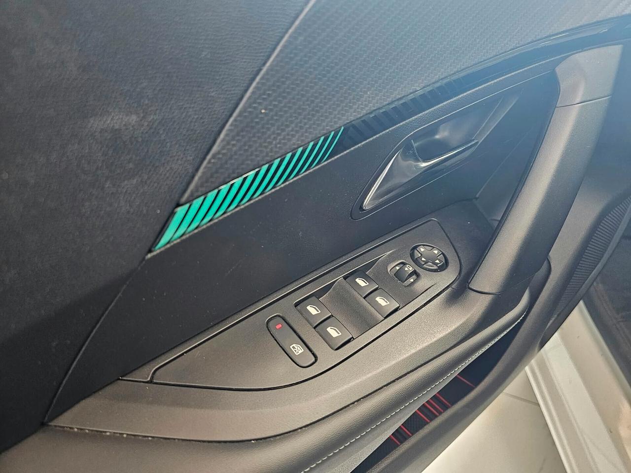 NUOVA PEUGEOT 2008 ALLURE PACK BICOLOR EDITION 1.5 BLUEHDI 131CV EAT8 F1