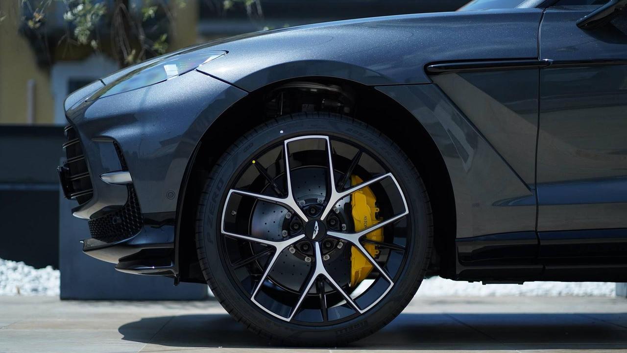 ASTON MARTIN DBX707 4.0