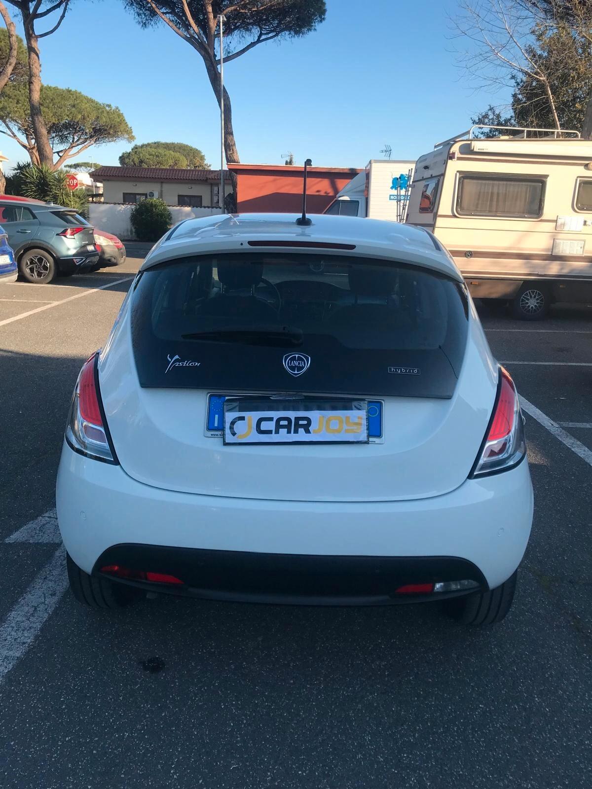 Lancia Ypsilon 1.0 FireFly 5 porte S&S Hybrid Ecochic Silver
