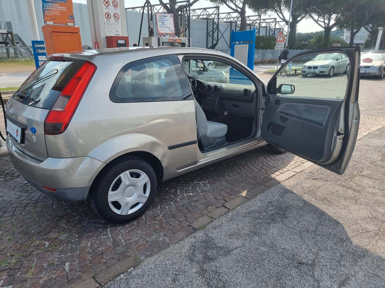 Ford Fiesta 1.2 16V 3p. Con 256.000km