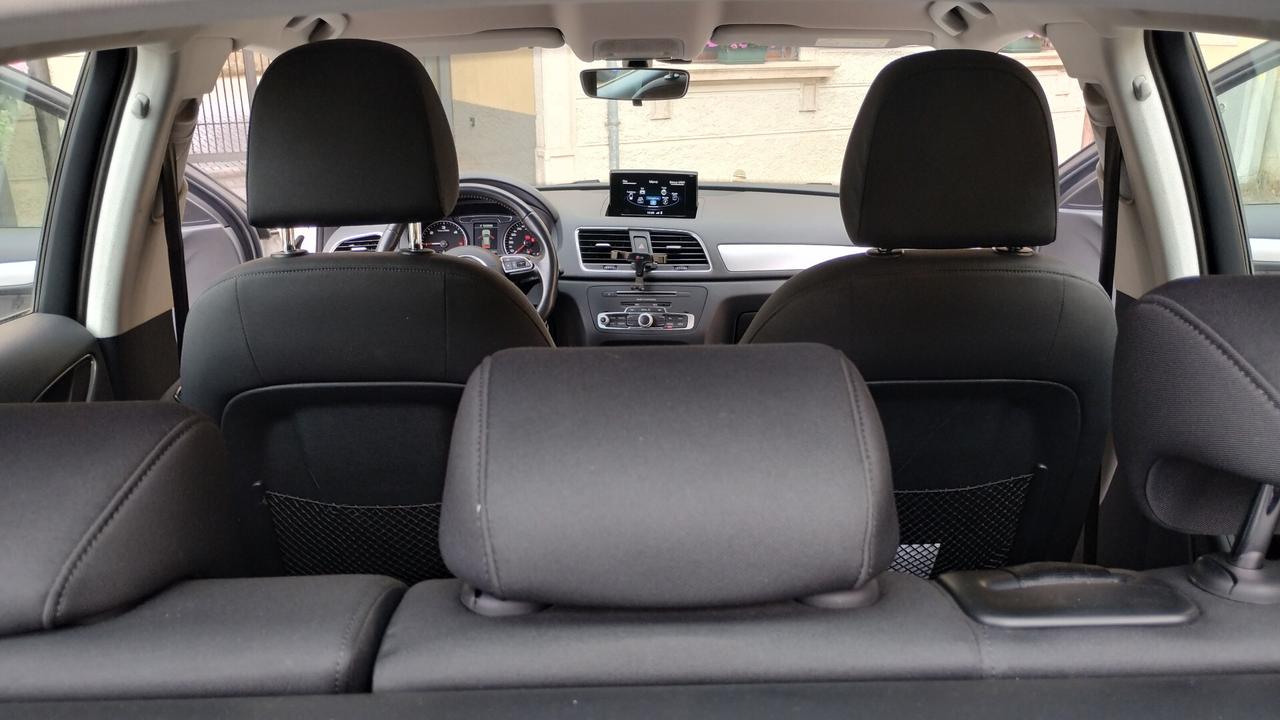 Audi Q3 2.0 TDI 120 CV S line Edition