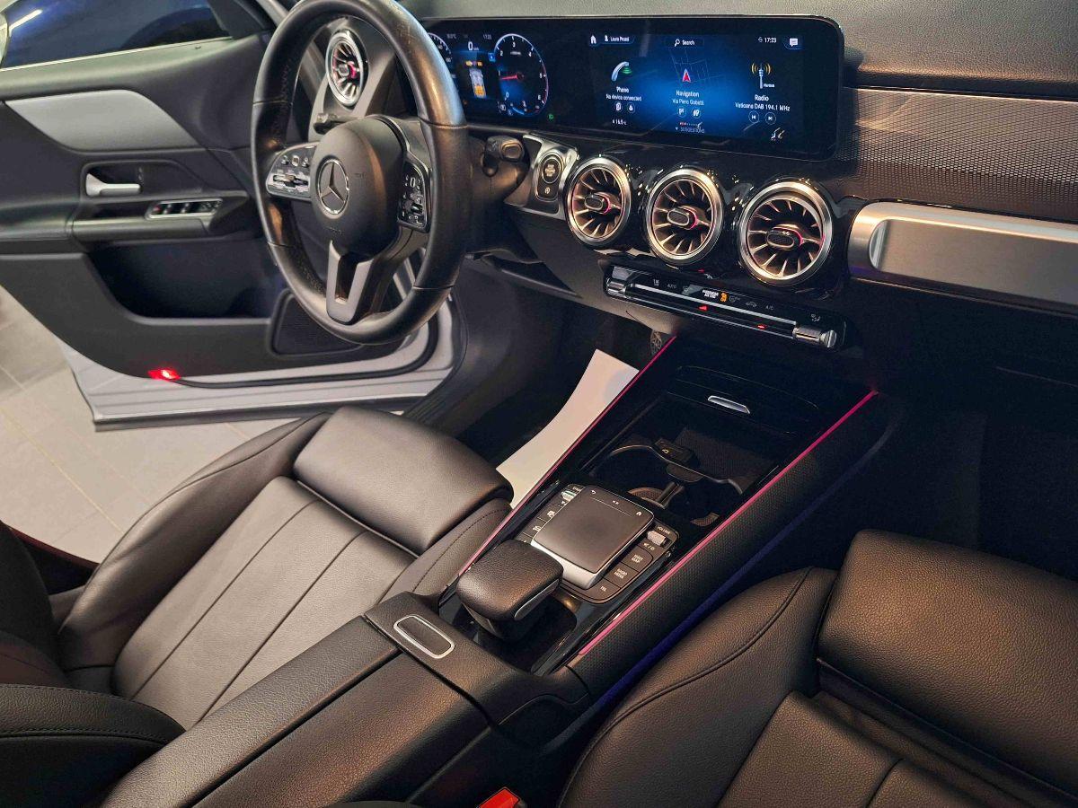 MERCEDES GLB 200d 4MATIC SPORT PLUS 150CV - PELLE- LUCI 64 COLORI - RETROCAMERA - DOPPIO DISPLAY 10.25