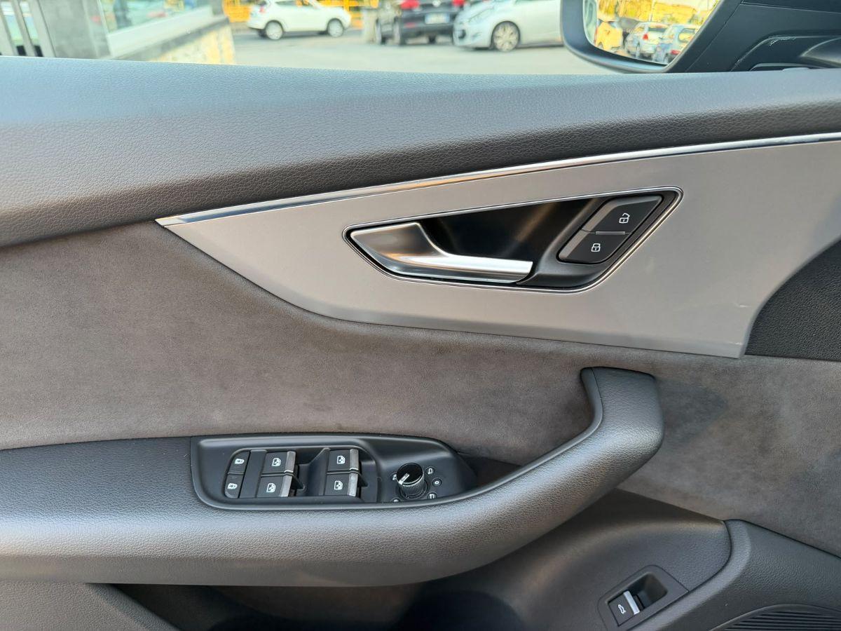 AUDI - Q8 - 50 TDI 286 CV quattro tiptronic Sport