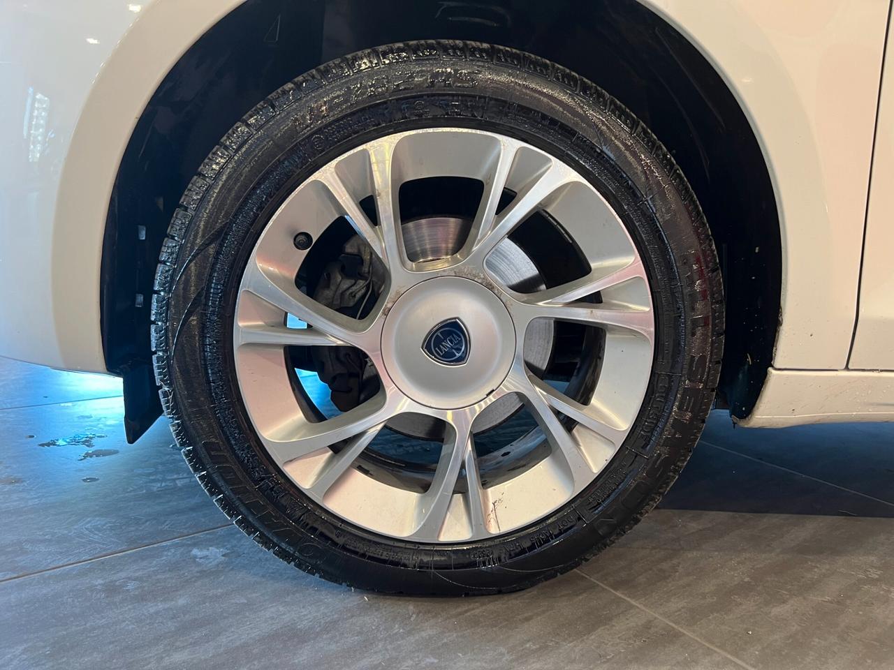 Lancia Ypsilon 1.2 69 CV 5p. GPL Ecochic Gold