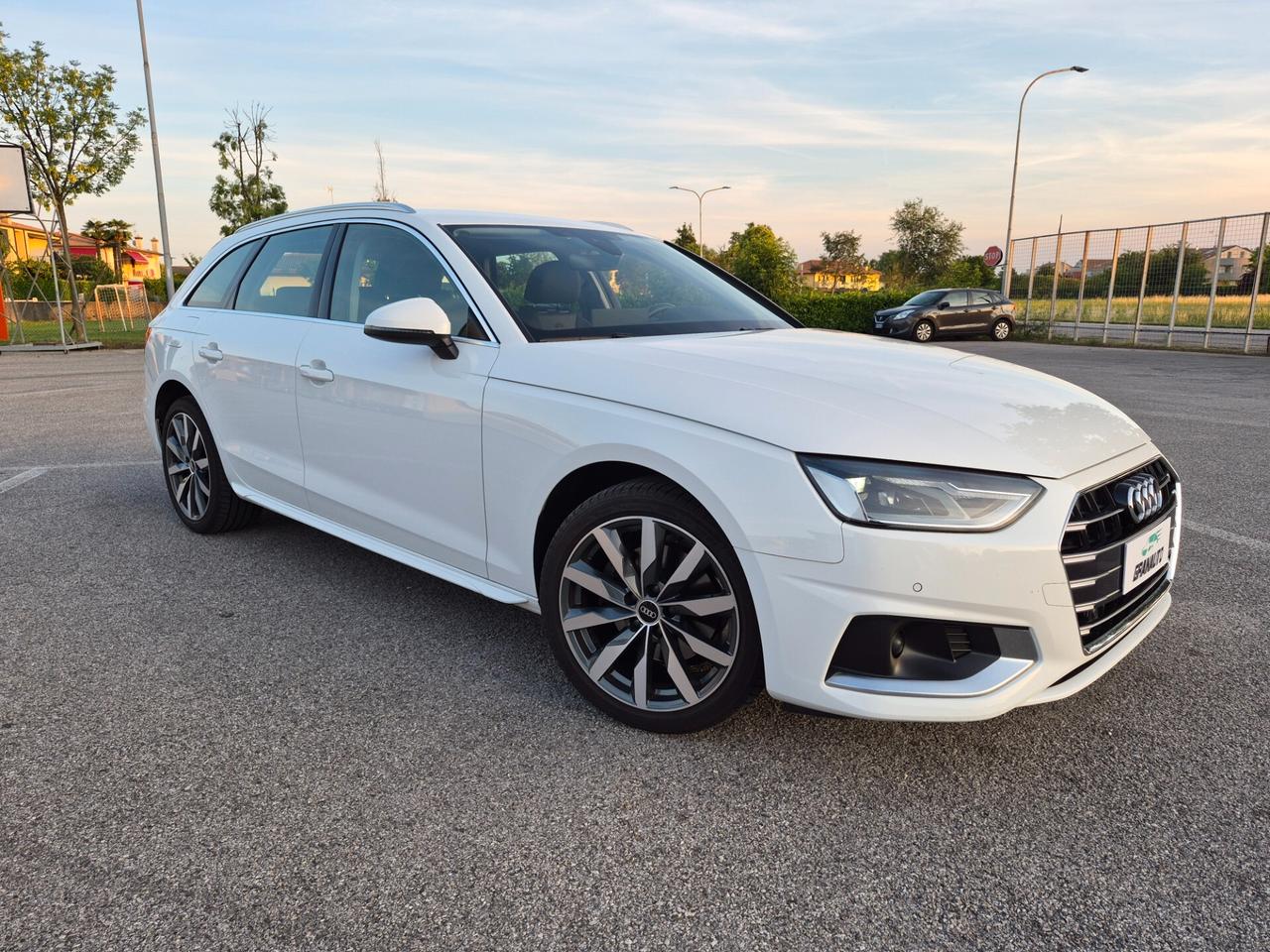 Audi A4 Avant 30 TDI/136 CV S tronic Business Advanced
