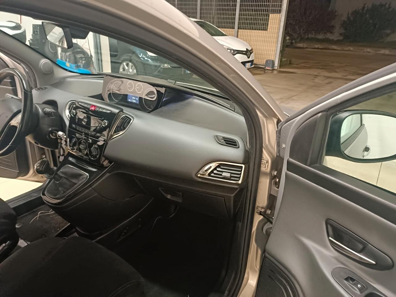 Lancia Ypsilon 1.2 69 CV 5 porte Gold