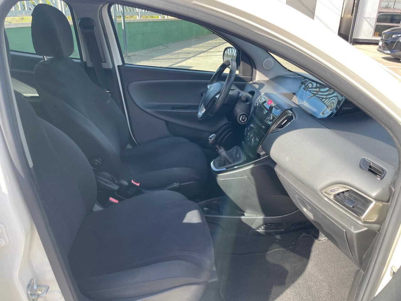 Lancia Ypsilon 1.3 MJT 16V 95 CV 5 porte Gold-TETTO