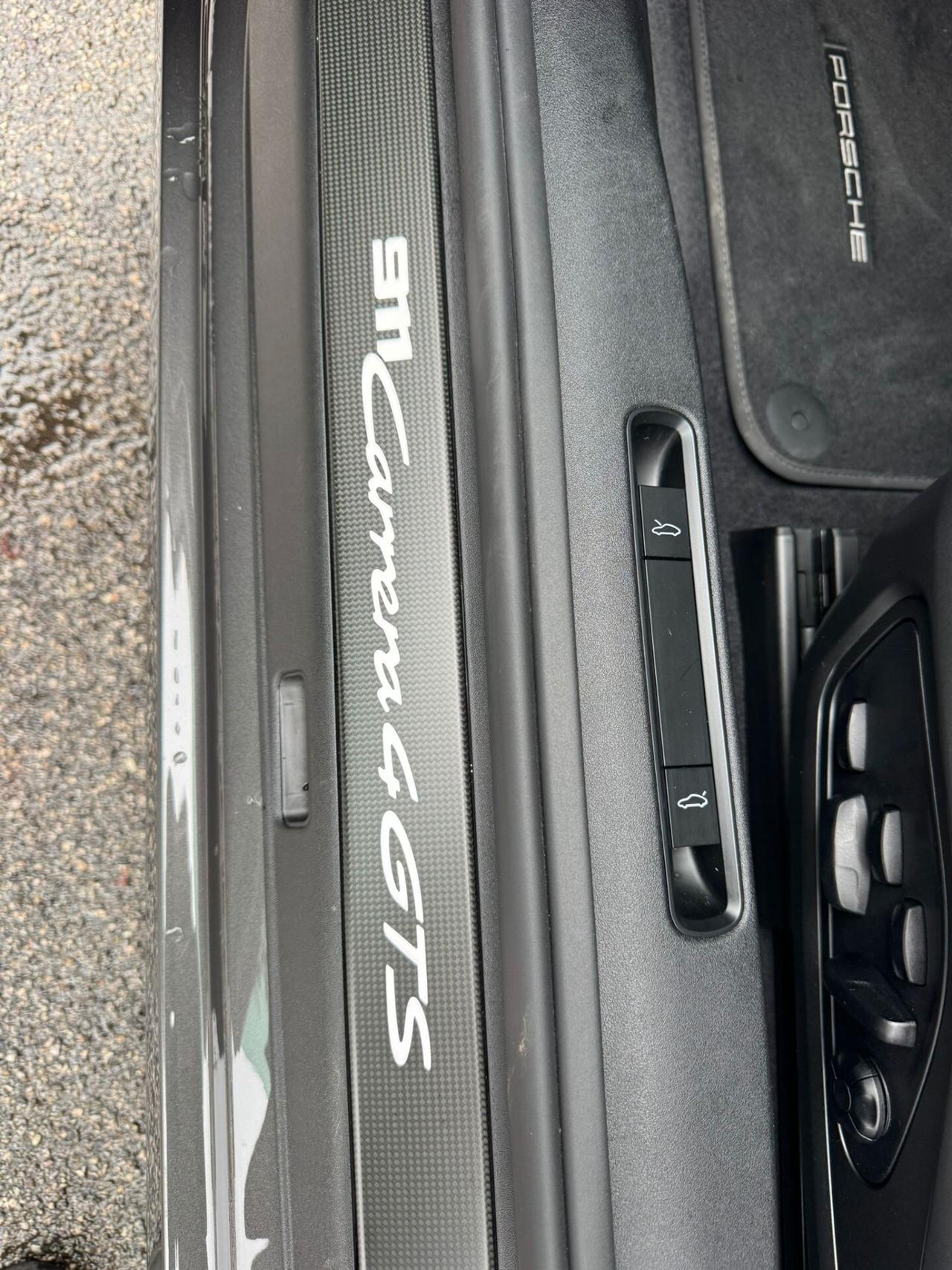 Porsche 992 911 Cabrio 3.0 Carrera 4 GTS auto