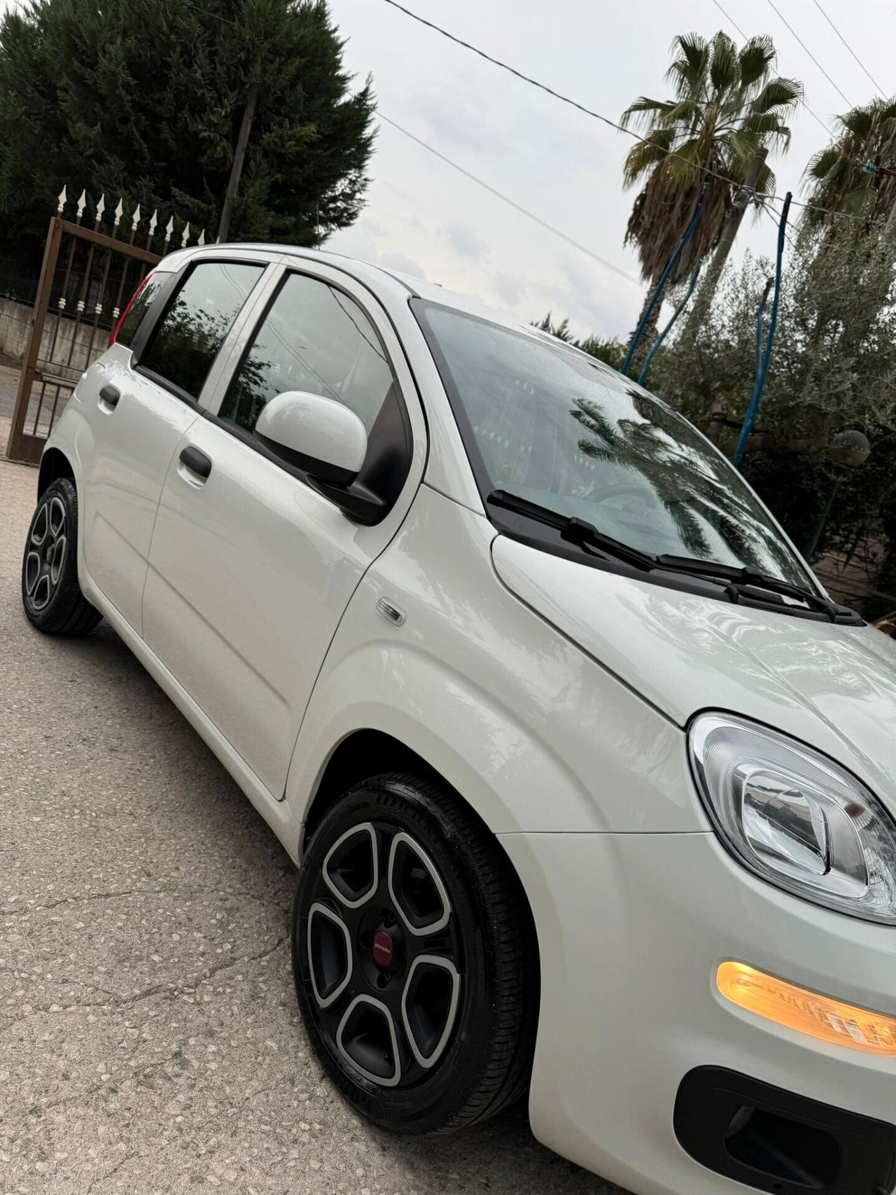 Fiat Panda 1.2 Lounge 2019 16.000km