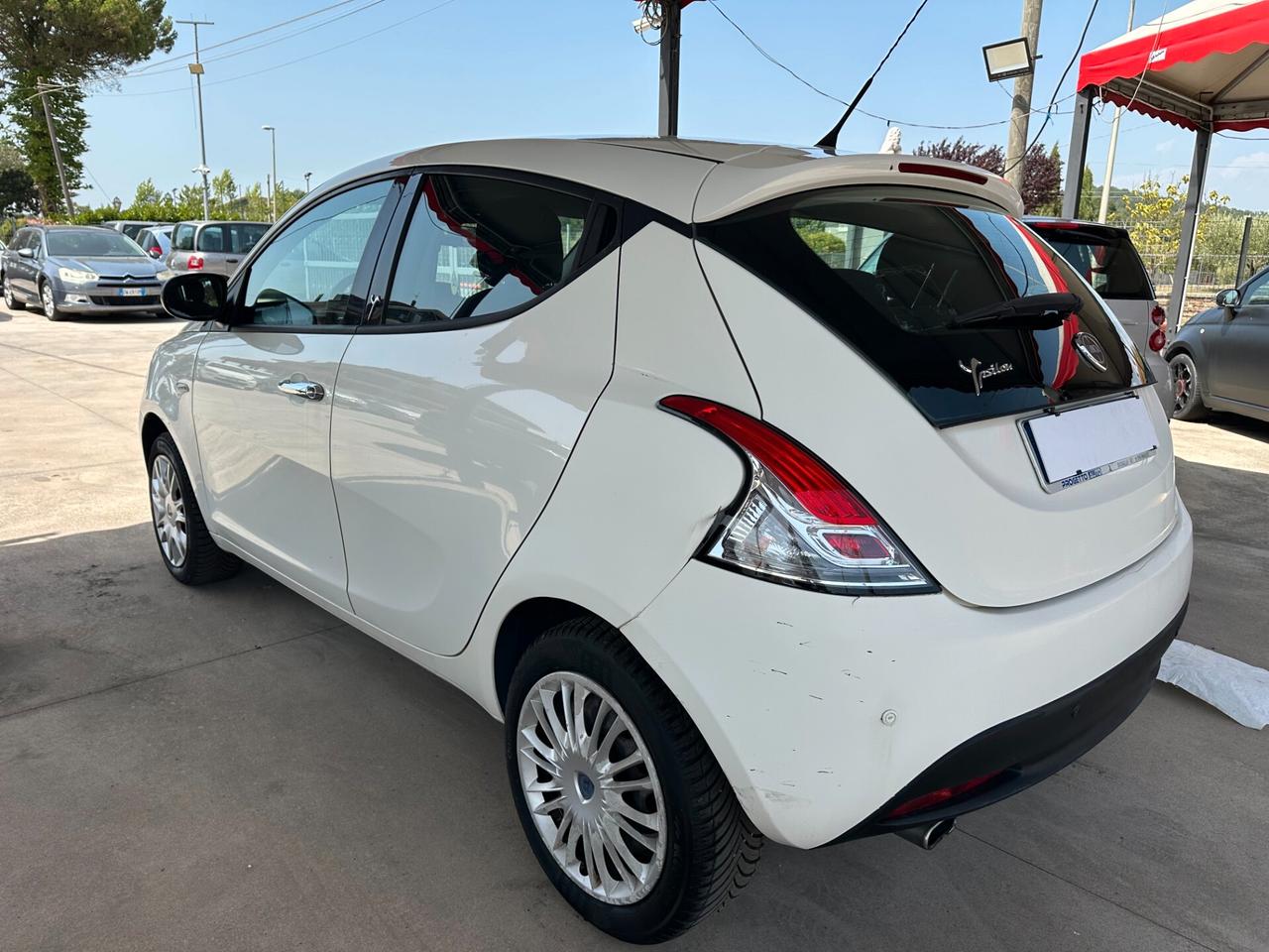 Lancia Ypsilon 1.2*8V*GOLD*PDC*MP3*CITY*NEOPATENTATI*