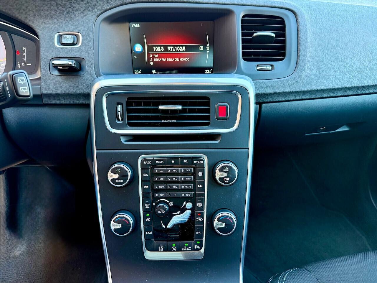 Volvo V60 Cross Country D4 Geartronic Business