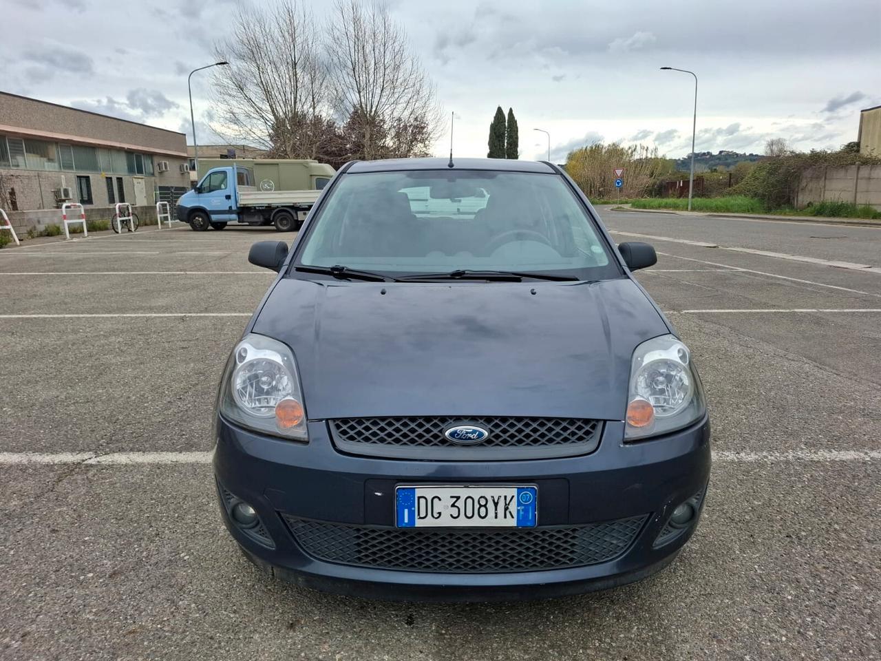 Ford Fiesta 1.2 5 porte SOLAMENTE 85.000 KM