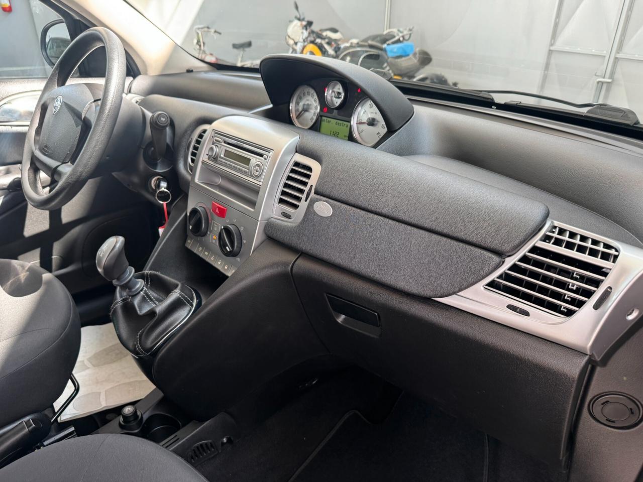 Lancia Ypsilon 1.2 69 CV Unyca