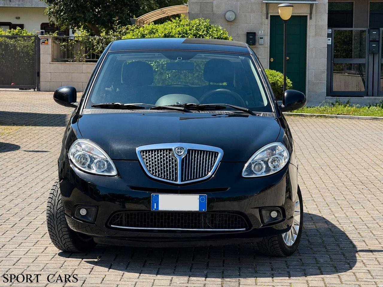 Lancia Ypsilon 1.3 MJT 75 CV Unyca