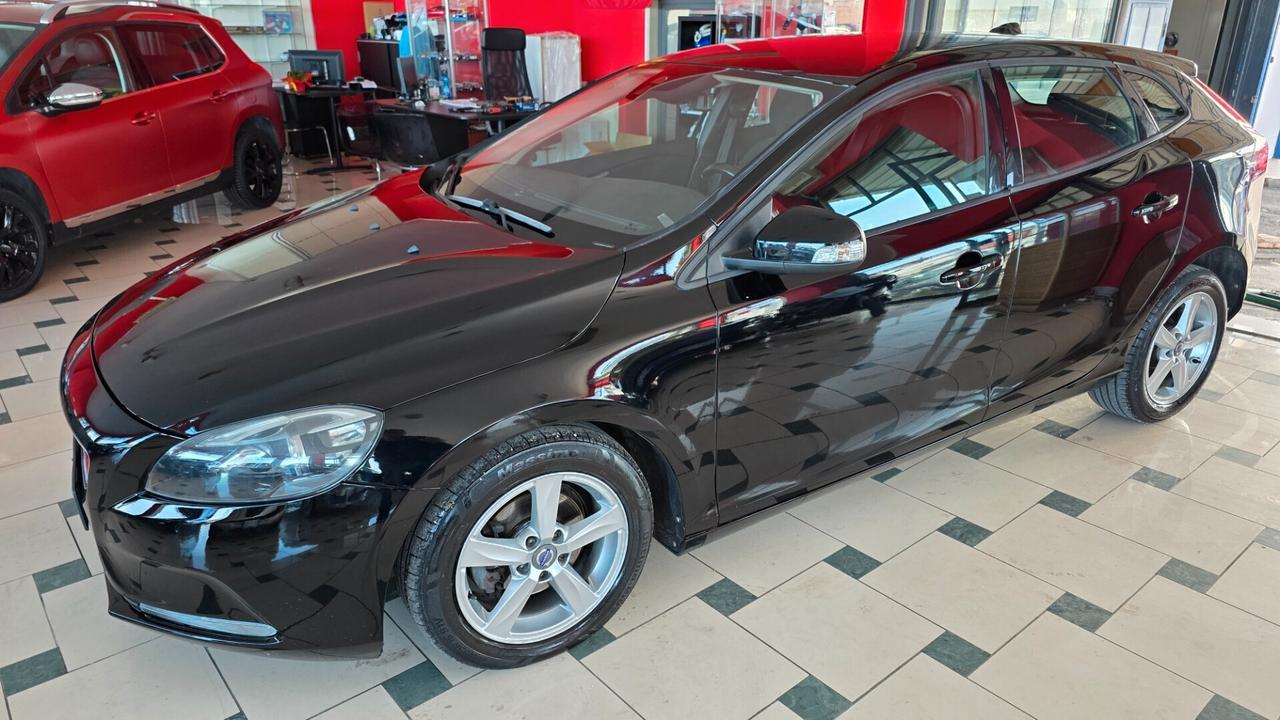 Volvo V40 D2 1.6 summum (84kw)