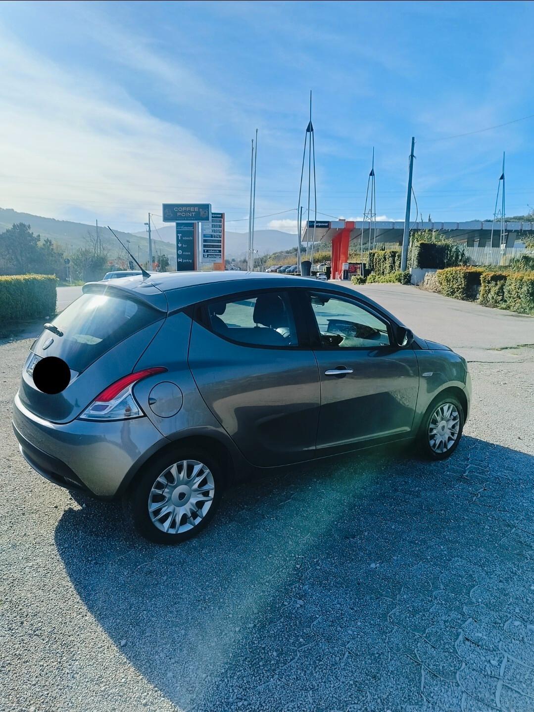 Lancia Ypsilon 1.2 69 CV 5 porte S&S Silver