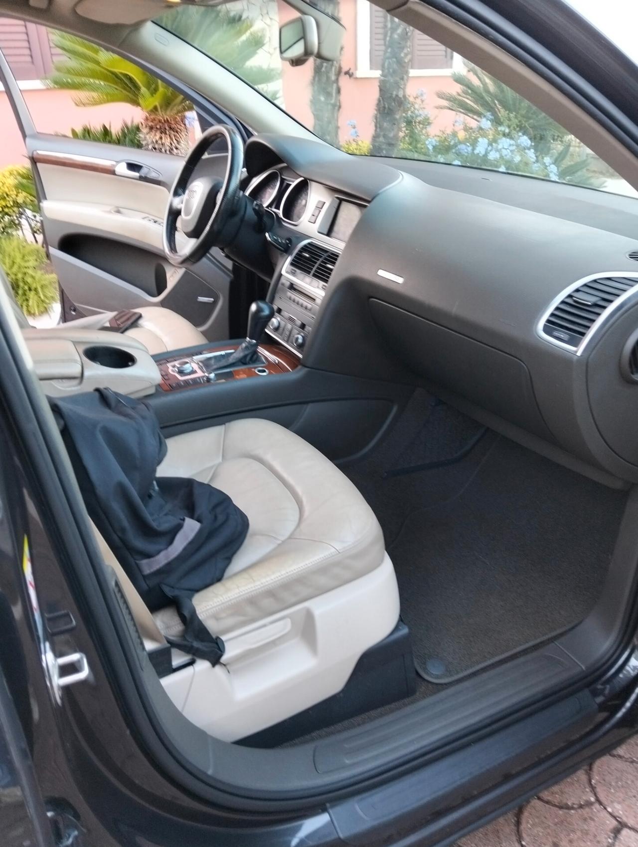 Audi Q7 3.0 V6 TDI 233CV quattro tiptronic