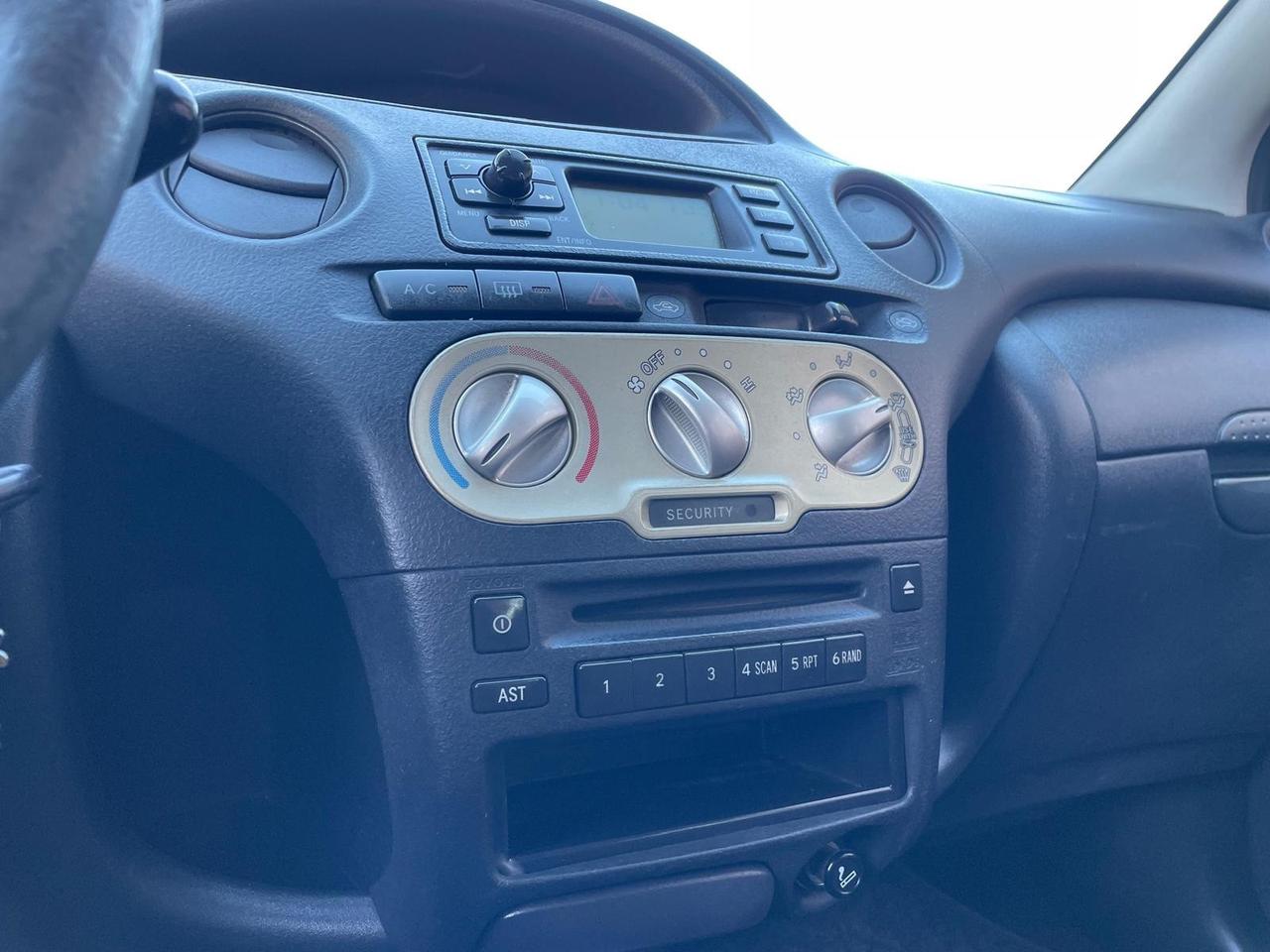 Toyota Yaris 1.0i 16V cat 5 porte Blue