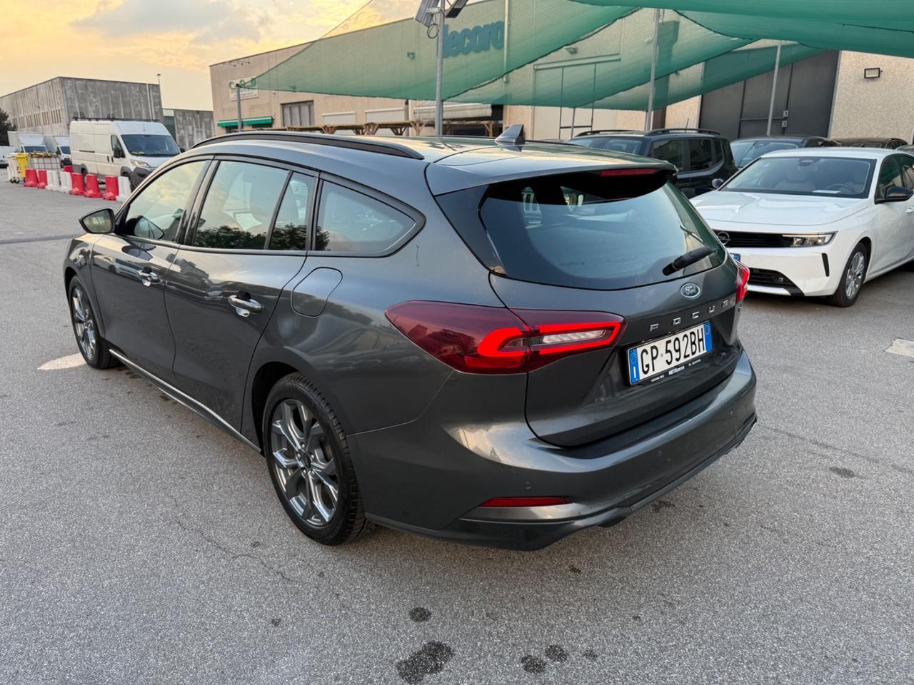 Ford Focus 1.0 EcoBoost Hybrid 125CV Powershift SW ST-Line Design