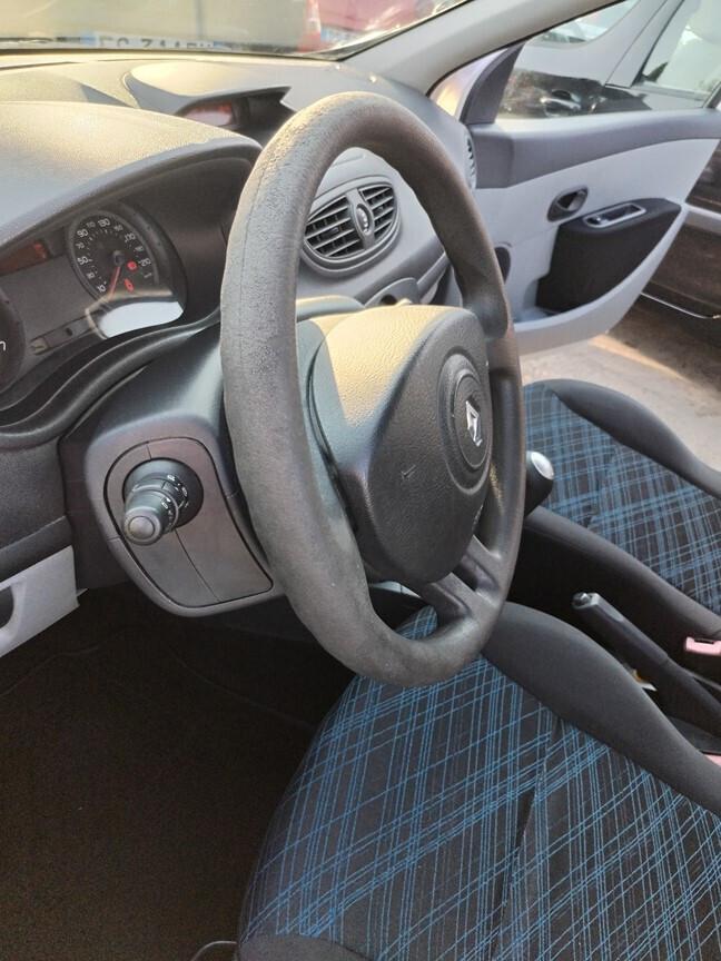 Renault Clio 1.2 16V 5 porte Confort 54000KM DEL 2006 UNIPRO DEL 1941 MANUTENZIONI PRE CONSEGNA